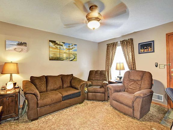 4th image of 2404 Hereford Ct