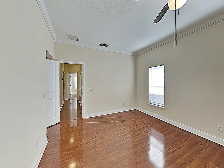 1210 Catherine St — Photo 8