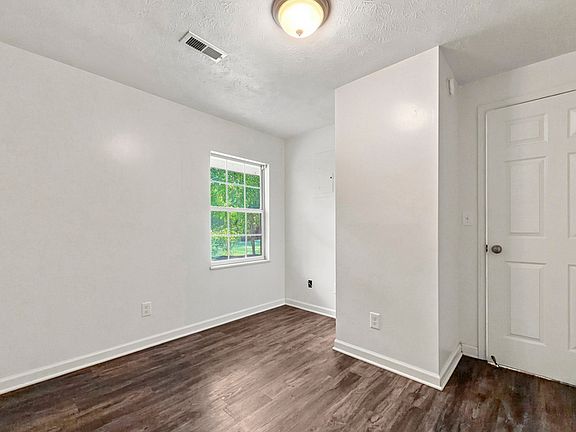5th image of 300 Cross Creek Rd #37807-4