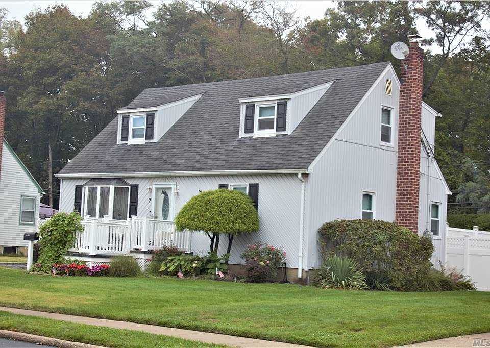 1st image of 7 Hitchcock Ln