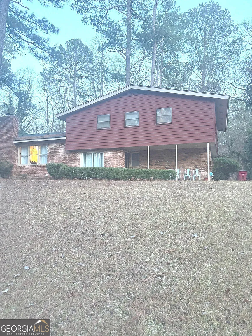 1933 Deerwood Pl photo 1