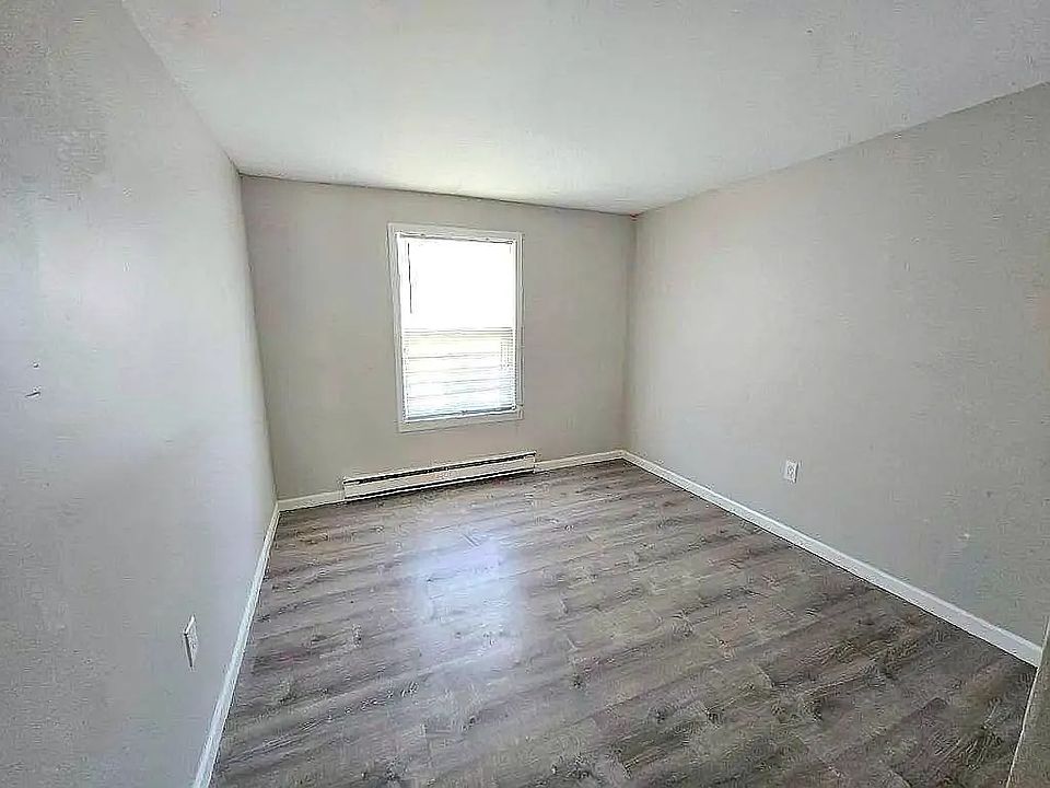 2nd image of 311 Littleton Ave #5C