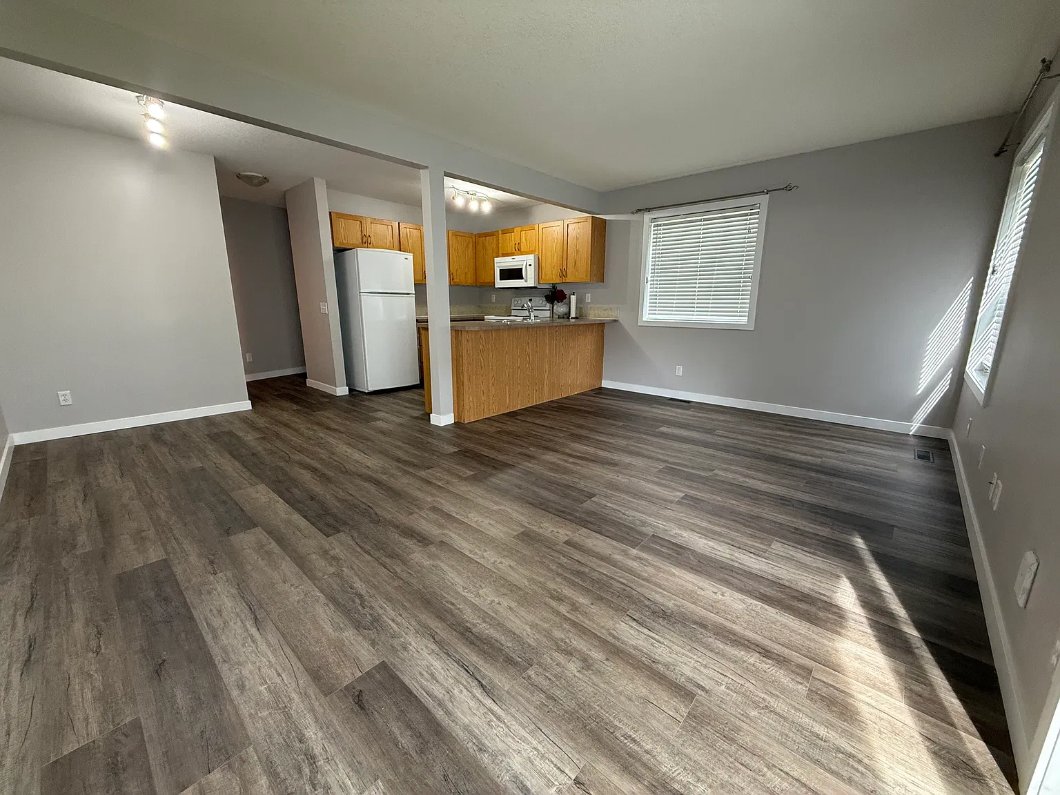 150 Edwards Drive Southwest Edmonton — Photo 4