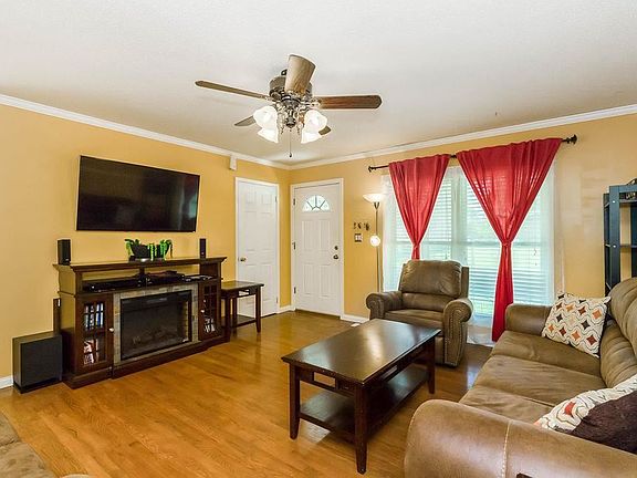 3rd image of 2213 S Belmont Blvd