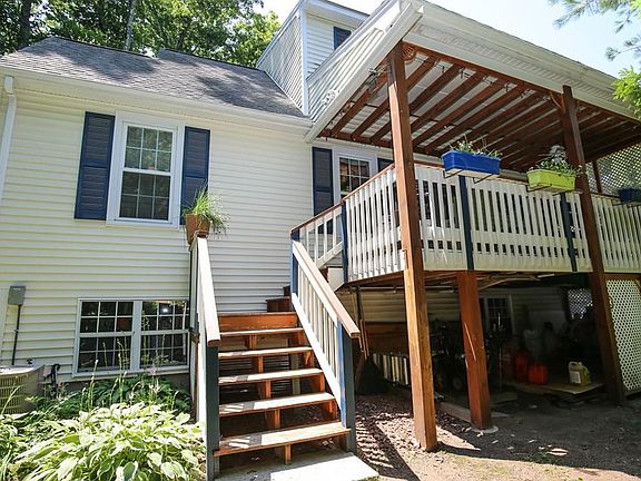 4th image of 2 Williamsburg Dr