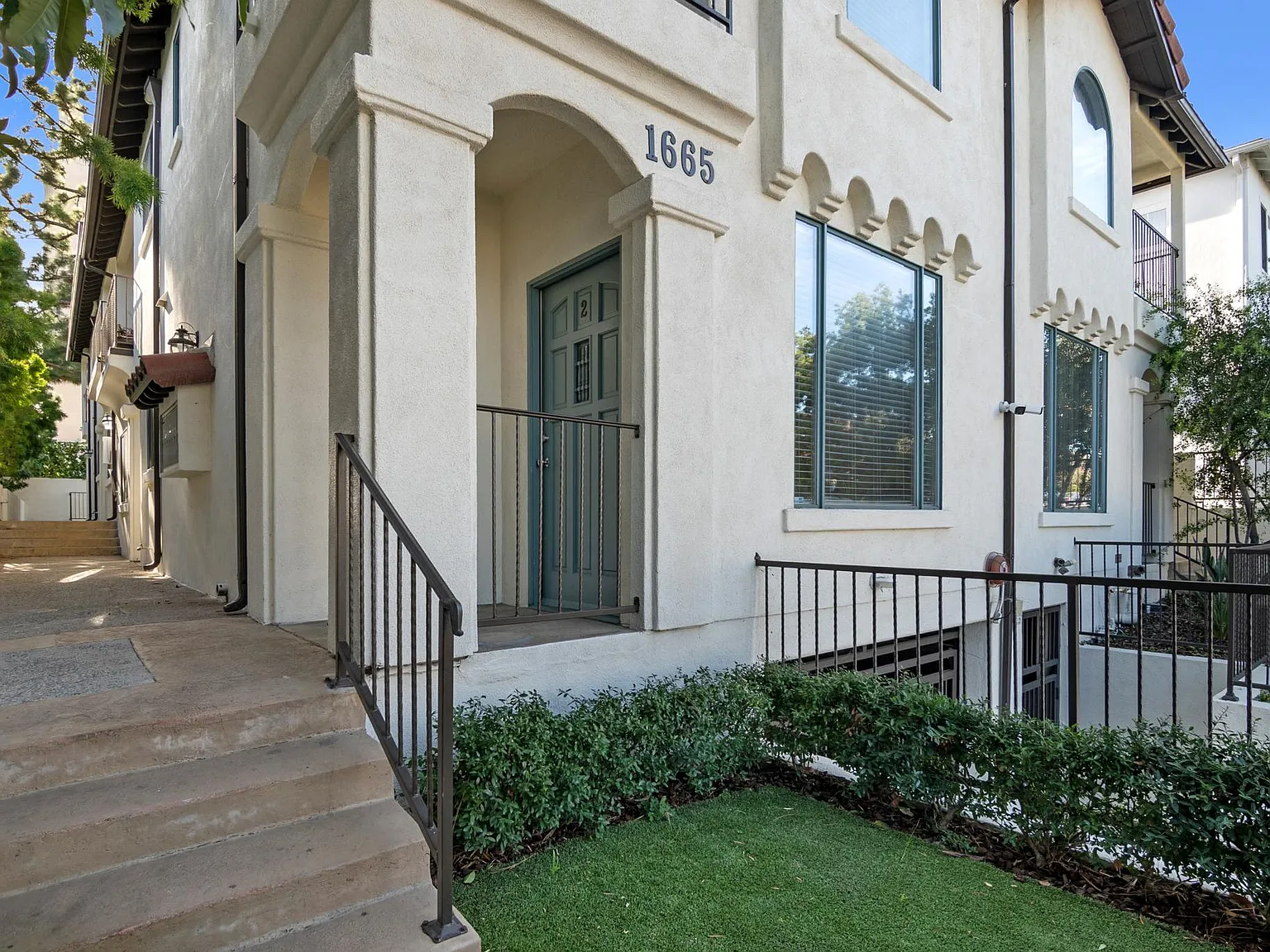 1665 Manning Ave — Photo 3
