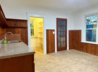 98 Maple St #1, Easthampton, MA 01027