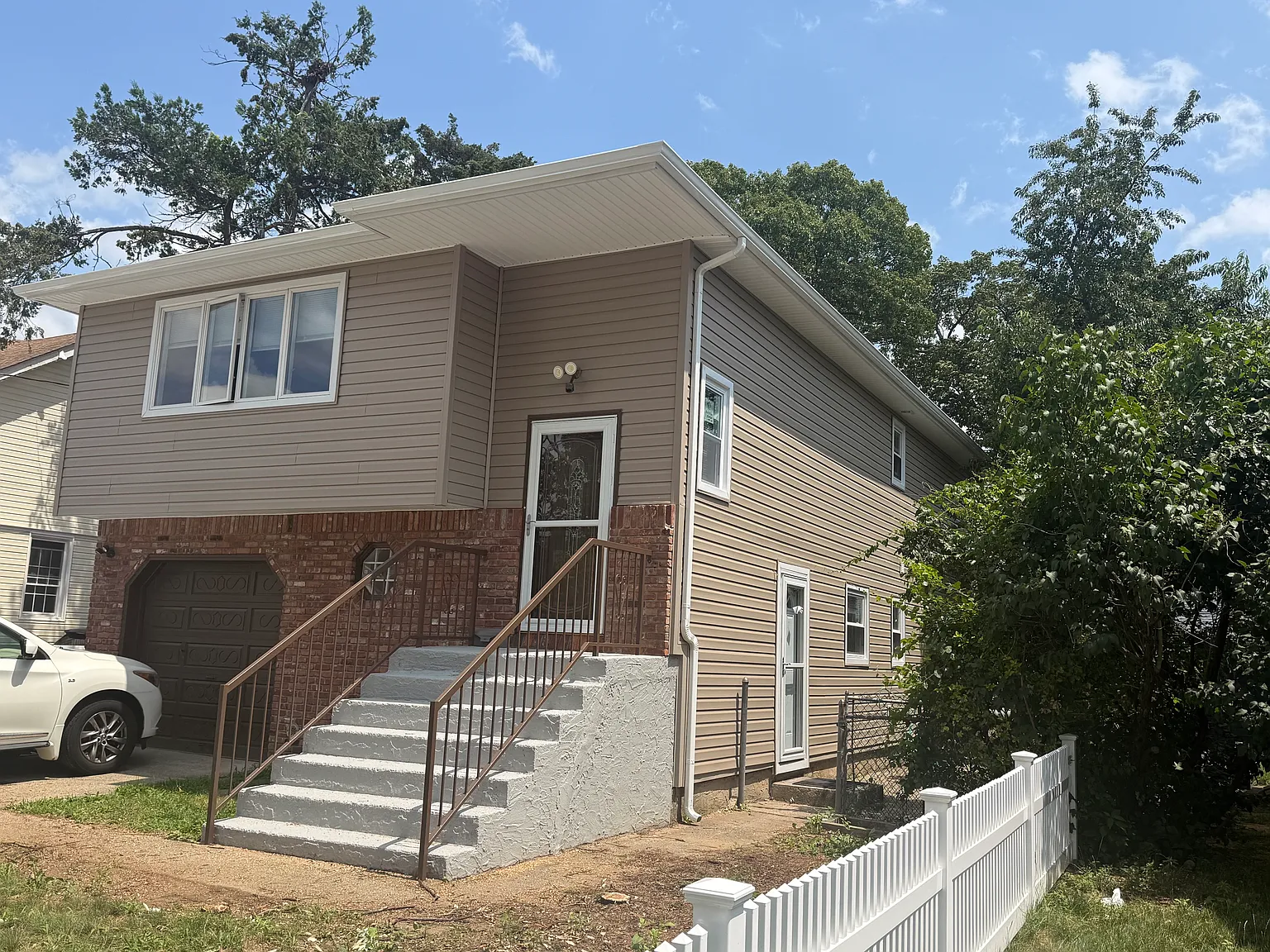 3 bed, 1160 sqft, $3,950 — Photo 1