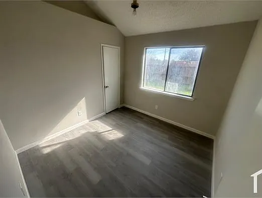 701 W Lynn Creek Dr — Photo 8