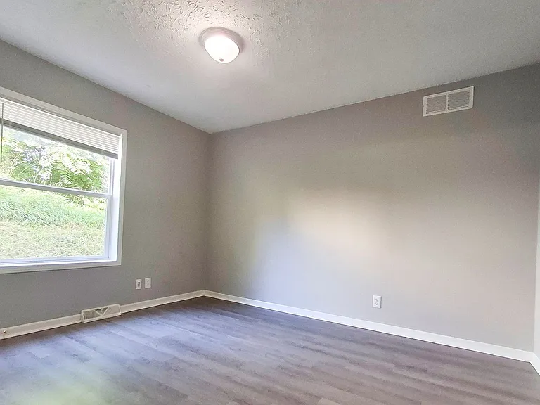 421 W Jefferson St — Photo 11