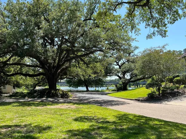 2035 Lake Hills Pkwy, Baton Rouge, LA 70808