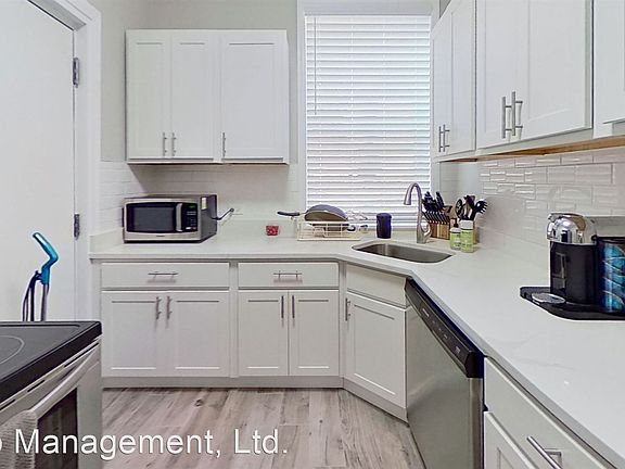 5th image of 701 W Belmont Ave #3N