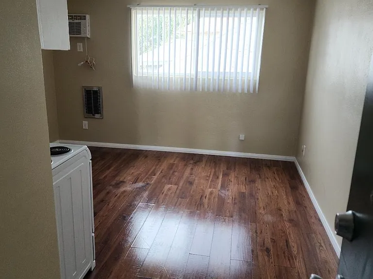 139 S Avenue 52 #6 — Photo 8