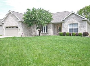 2620 Sandstone Dr, Maryville, IL 62062