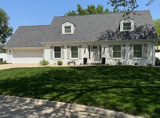 802 Knottingham Dr, Ottawa, IL 61350