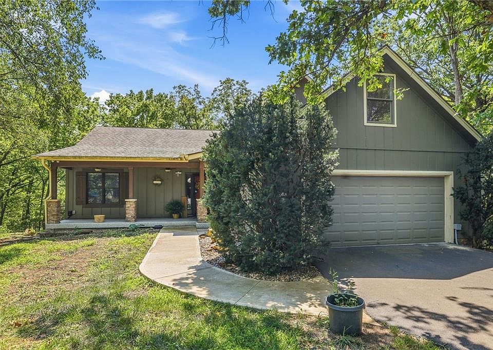 1st image of 9000 Oak Country Ln