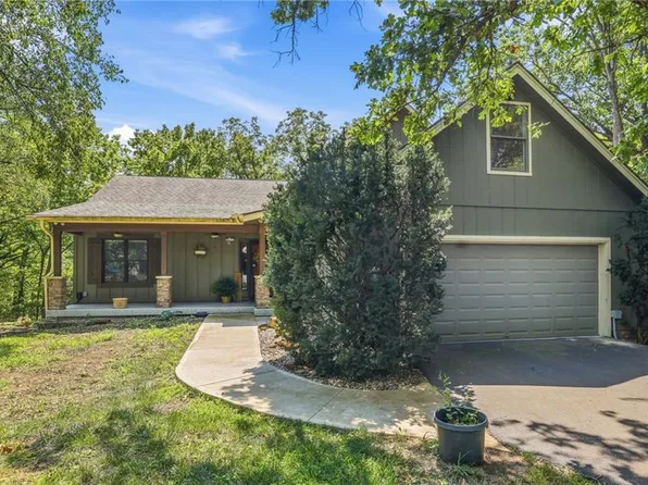 9000 Oak Country Ln, De Soto, KS 66018