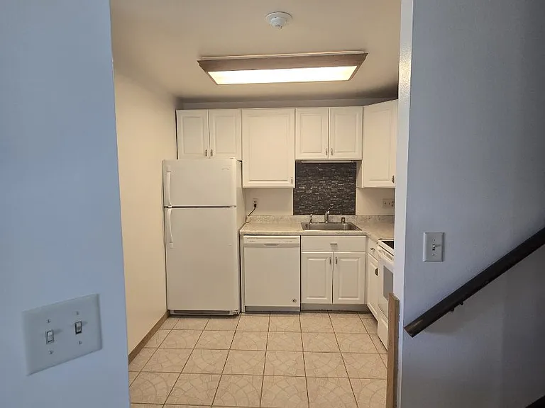 9020 N Park Plaza Ct — Photo 11