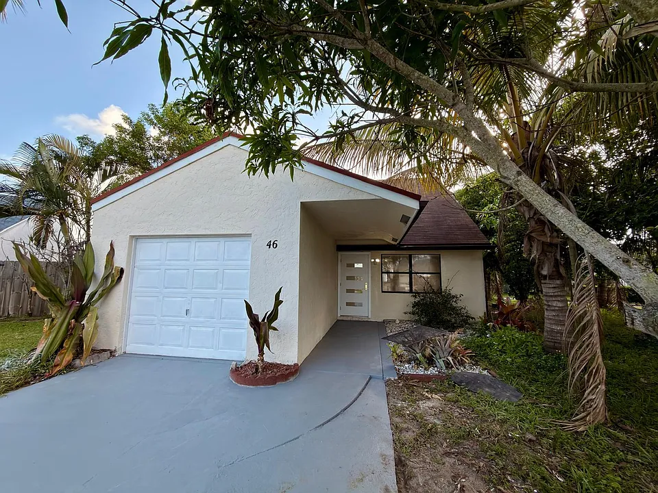 46 Tara Lakes Dr E