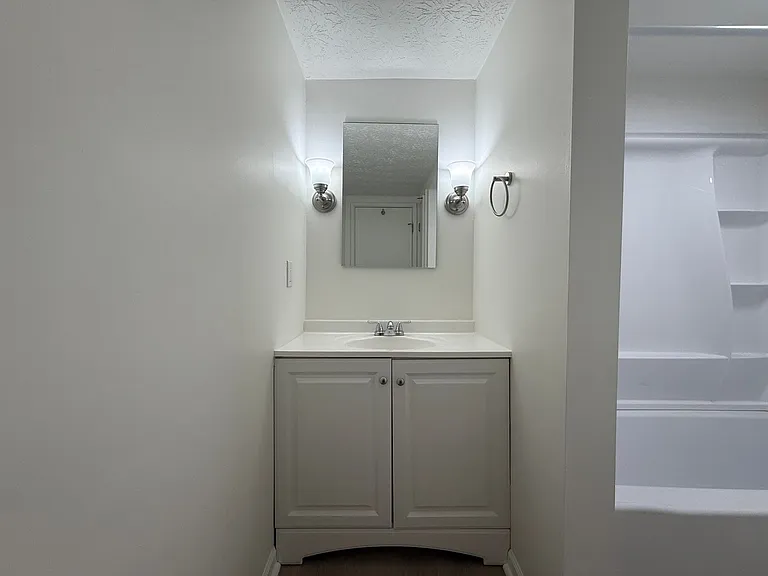 Two-Bedroom Apartments Available at Echo Pointe — Photo 9