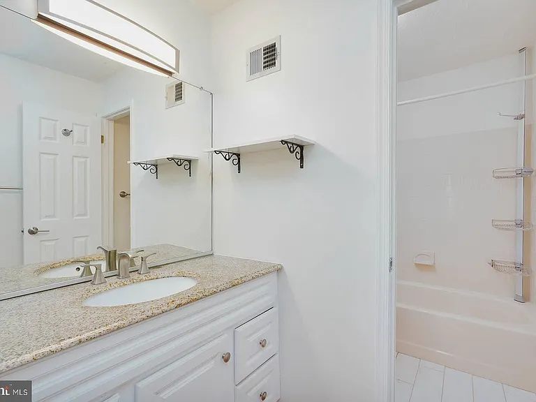9575 Donnan Castle Ct — Photo 31