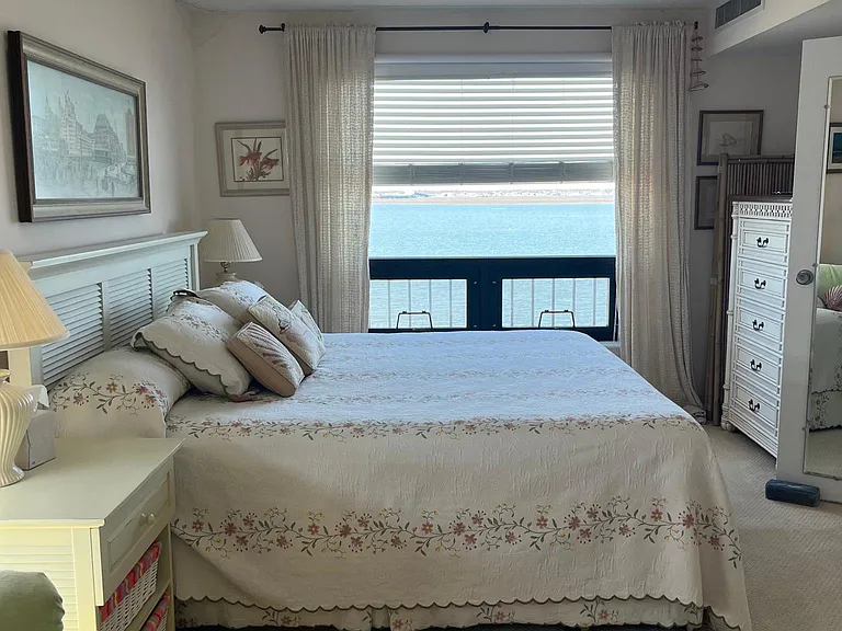 Master bedroom with BAY view!