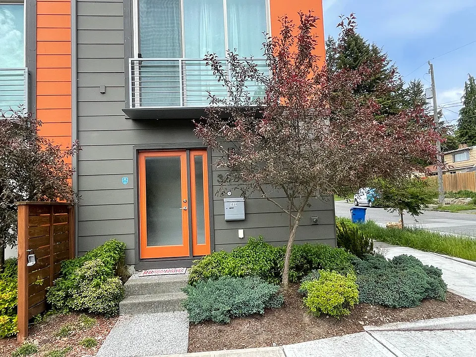 3638 NE 73rd Pl