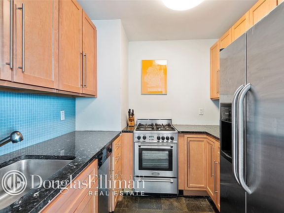 2nd image of 75 Henry St APT 12C