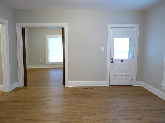 5th image of 44 Grove Ave #1