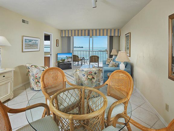 4th image of 901 Collier Ct APT 704