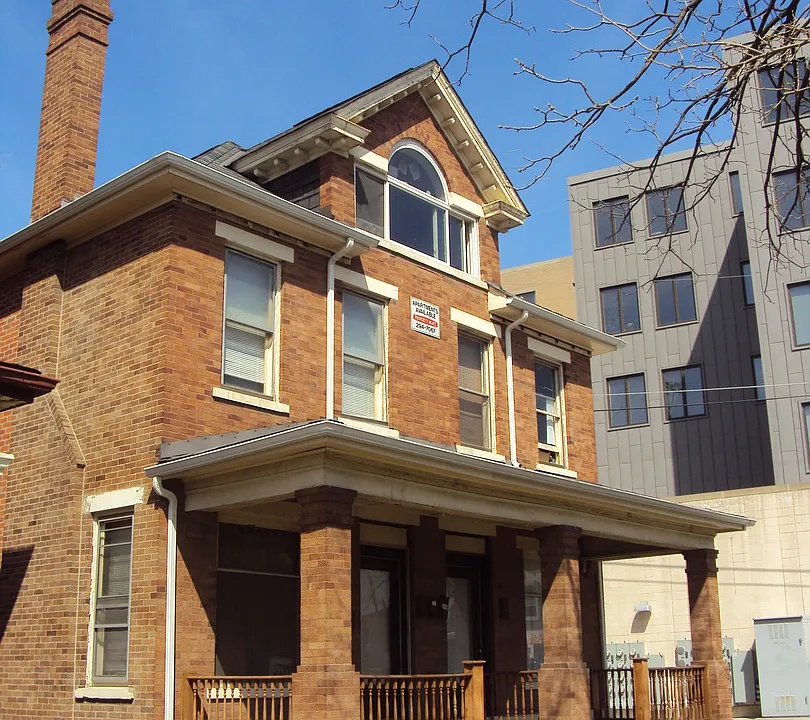 24-26 W 10th Ave