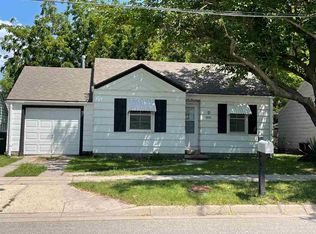 1022 N High St, Newton, KS 67114