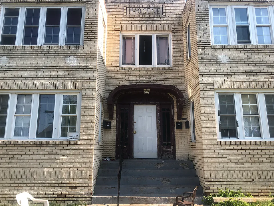 102 E Philadelphia Ave