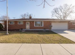 24451 Palmetto Dr, Flat Rock, MI 48134