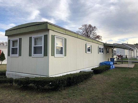 5th image of 23 Carol Cir