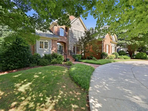 3940 White Hawk Ln, Winston Salem, NC 27106