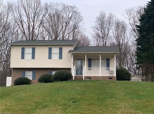 144 Oak Ridge Pl, Mount Airy, NC 27030