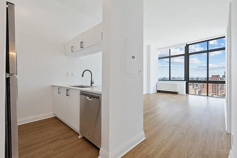 800 6th Avenue — Photo 2