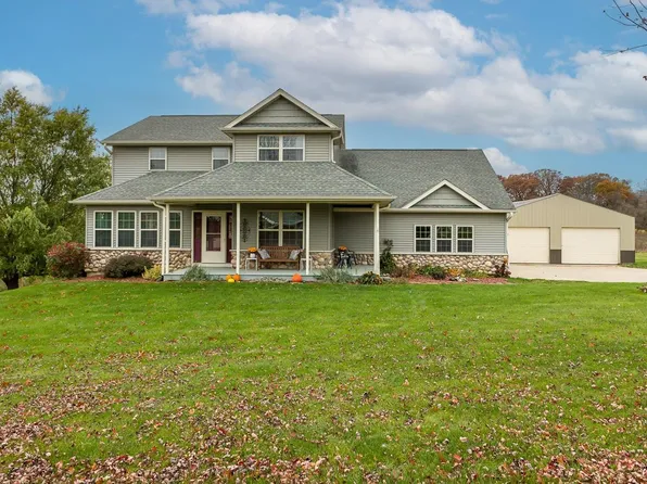 12701 Pine View Dr, Peosta, IA 52068