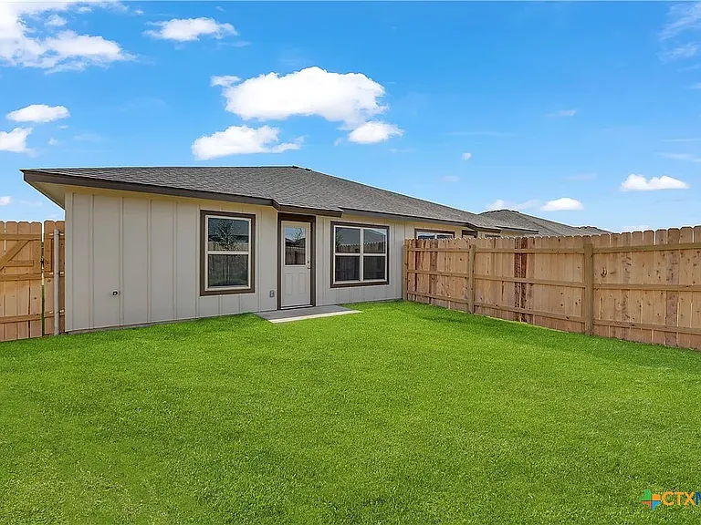 904 Cherry Laurel Ln #B — Photo 16