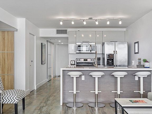 3rd image of 1717 N Bayshore Dr #1637