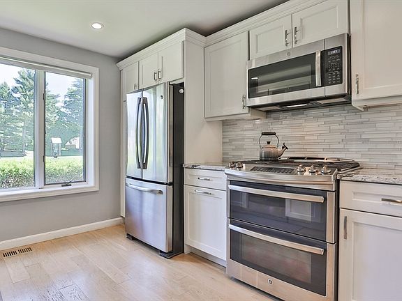 4th image of 11 Brassie Way Unit 11