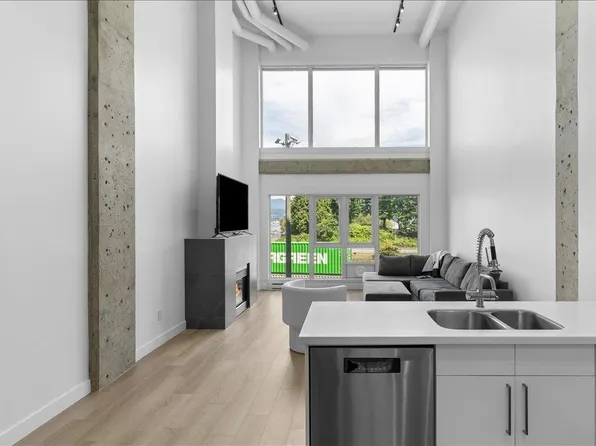 27 Alexander St #309, Vancouver, BC V6A 1B2