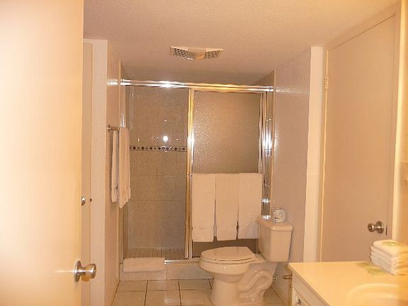 5th image of 406 Padre Blvd