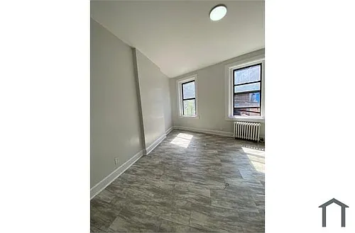 73 N Broadway Photo 1