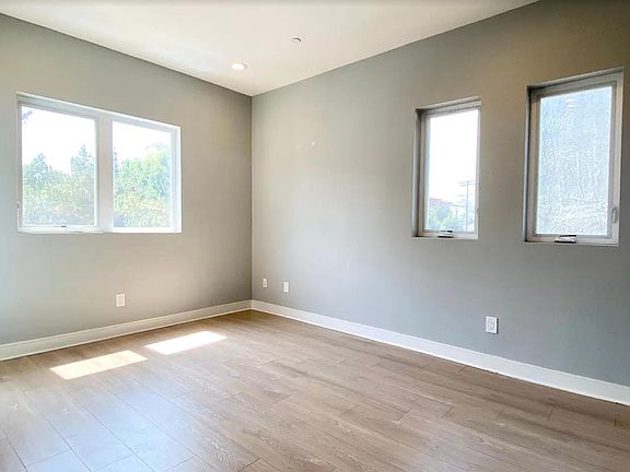 4th image of 147 Roselake Ave #A