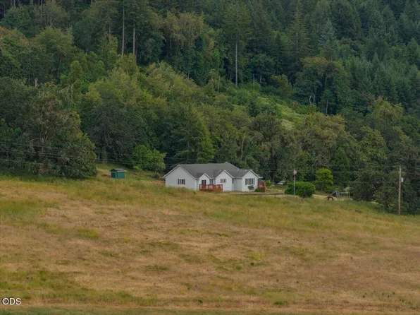 38289 S Ruby Loop, Scio, OR 97374