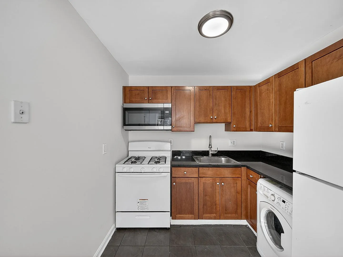 3111 Naylor Rd SE — Photo 3