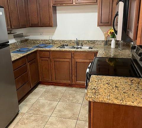 5th image of 1702 W TUCKEY Lane #131