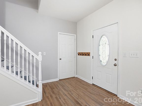 2nd image of 949 Willow Creek Dr